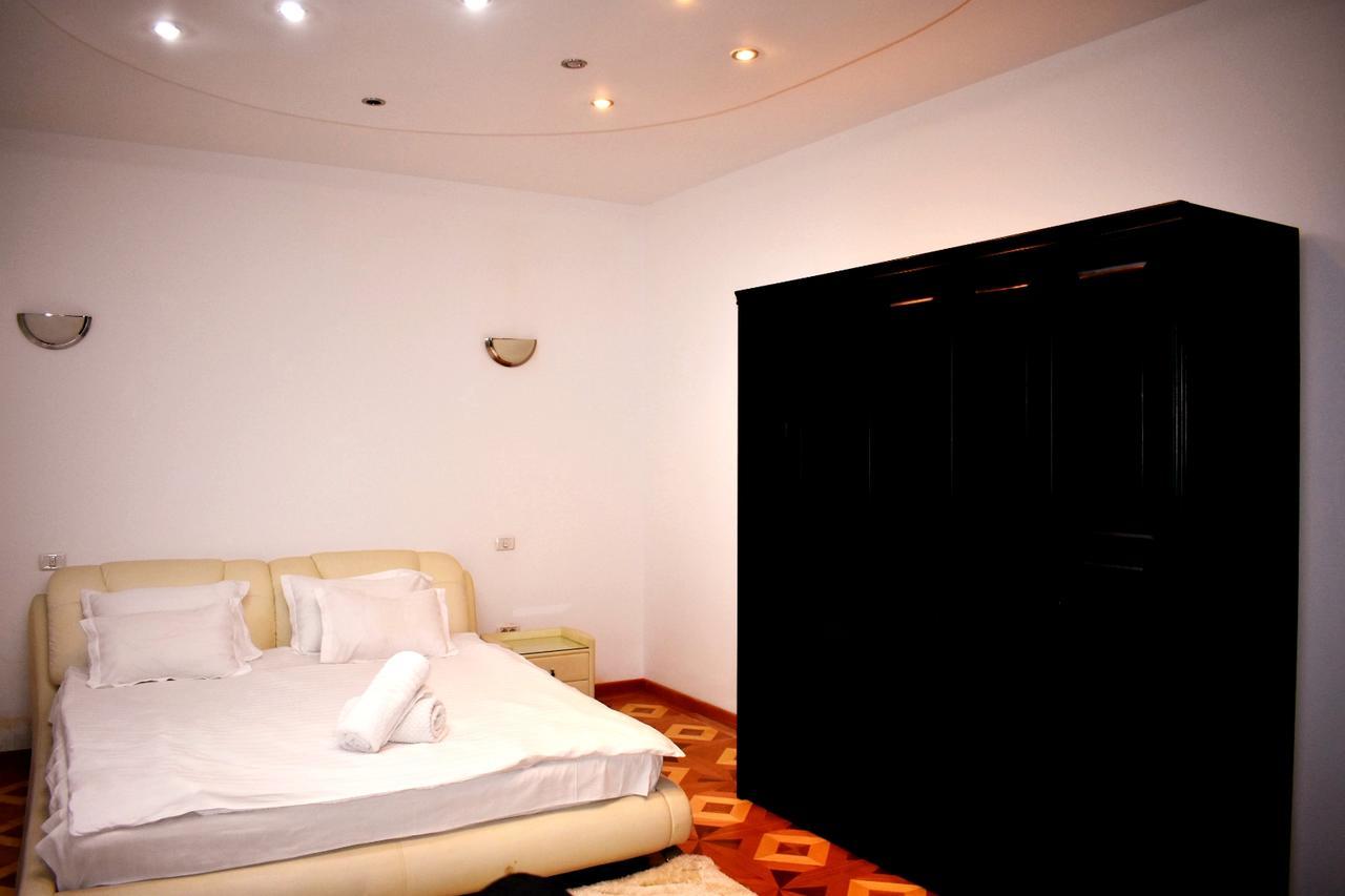 Grand Central Accomodation Sala Palatului Bukarest Kültér fotó