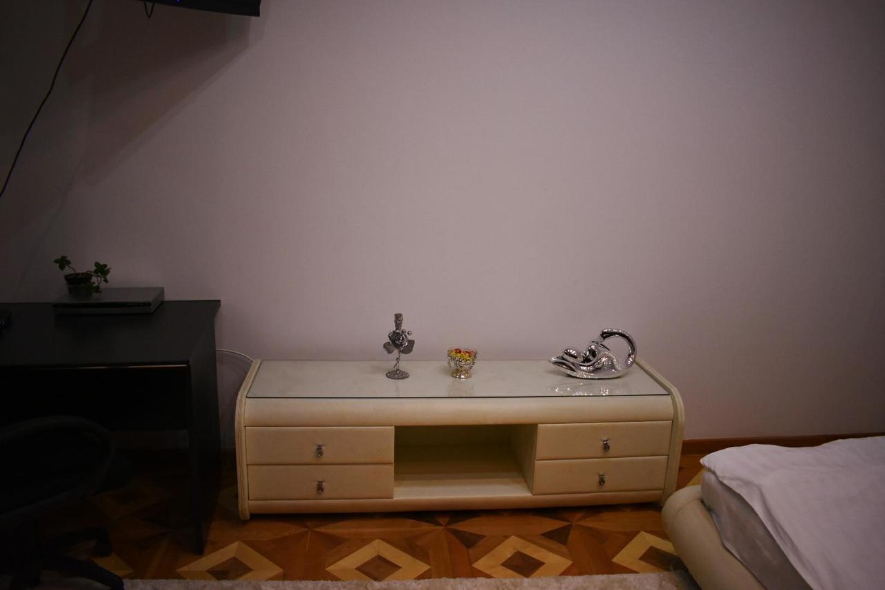 Grand Central Accomodation Sala Palatului Bukarest Kültér fotó