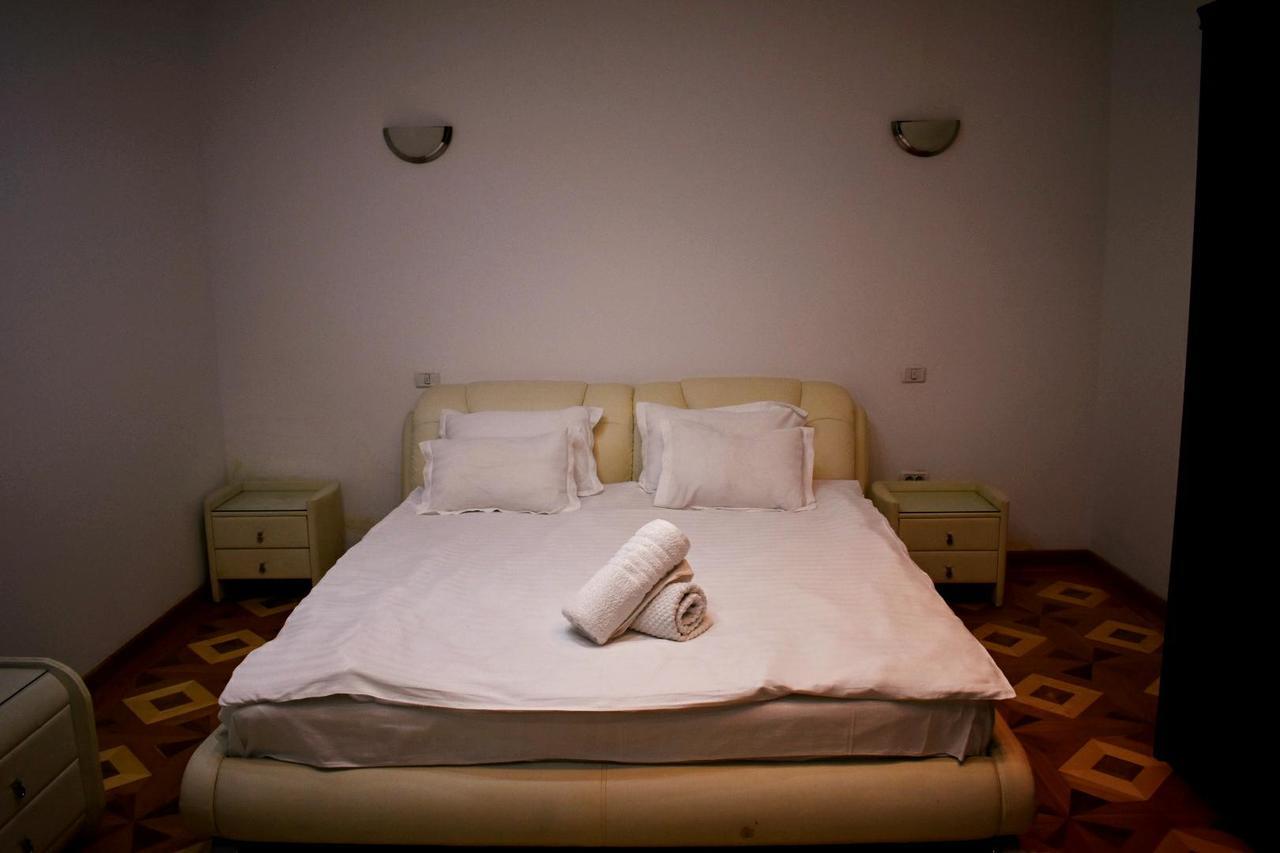 Grand Central Accomodation Sala Palatului Bukarest Kültér fotó
