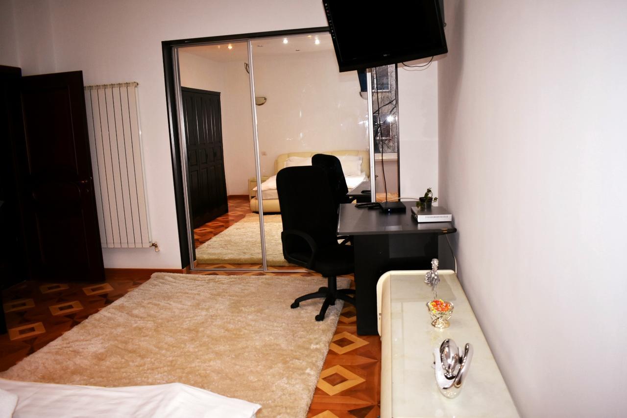 Grand Central Accomodation Sala Palatului Bukarest Kültér fotó
